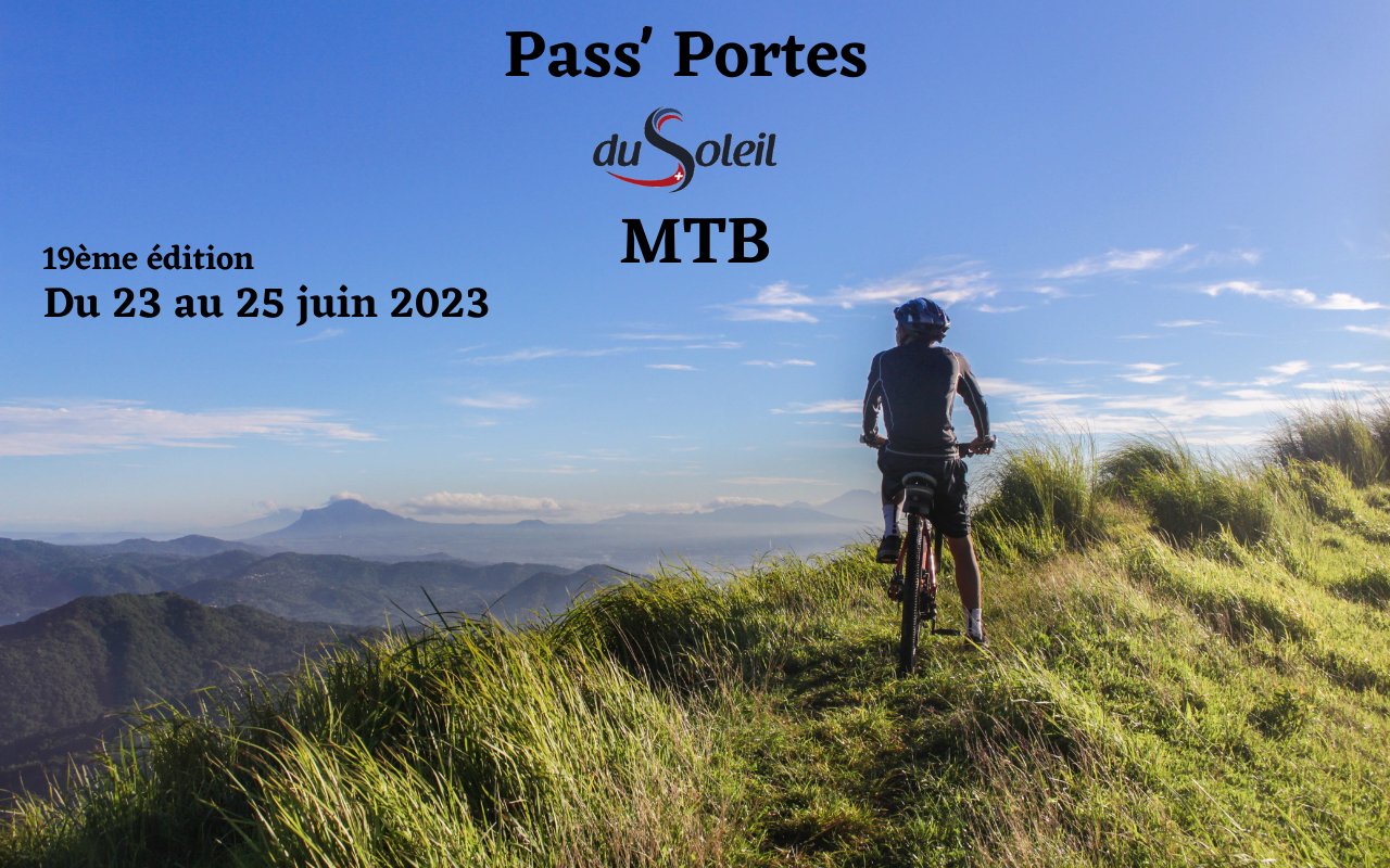 visuel article homme sur son v&eacute;lo contemplant la montagne (les alpes)